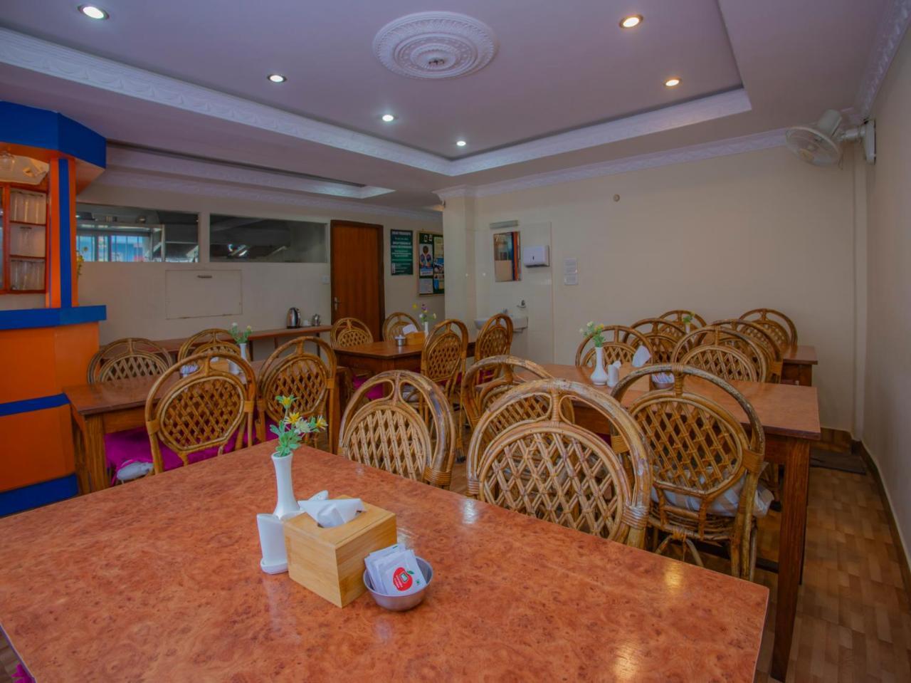 Hotel Garuda Inn Покхара Экстерьер фото