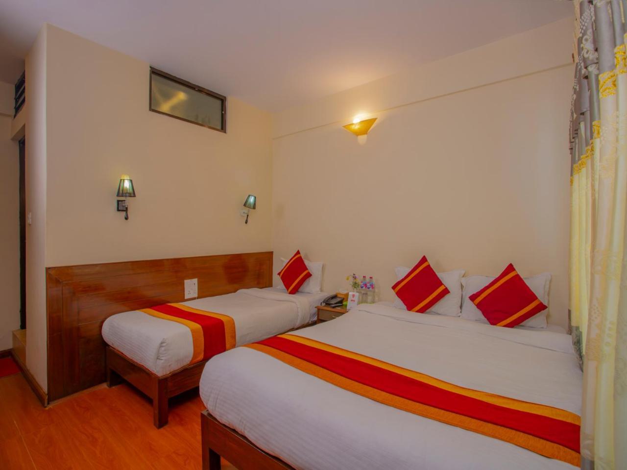 Hotel Garuda Inn Покхара Экстерьер фото
