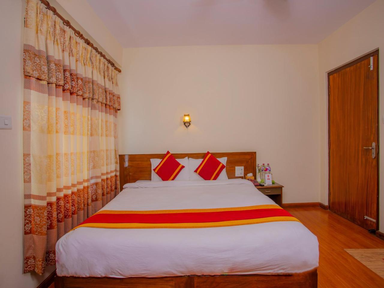 Hotel Garuda Inn Покхара Экстерьер фото