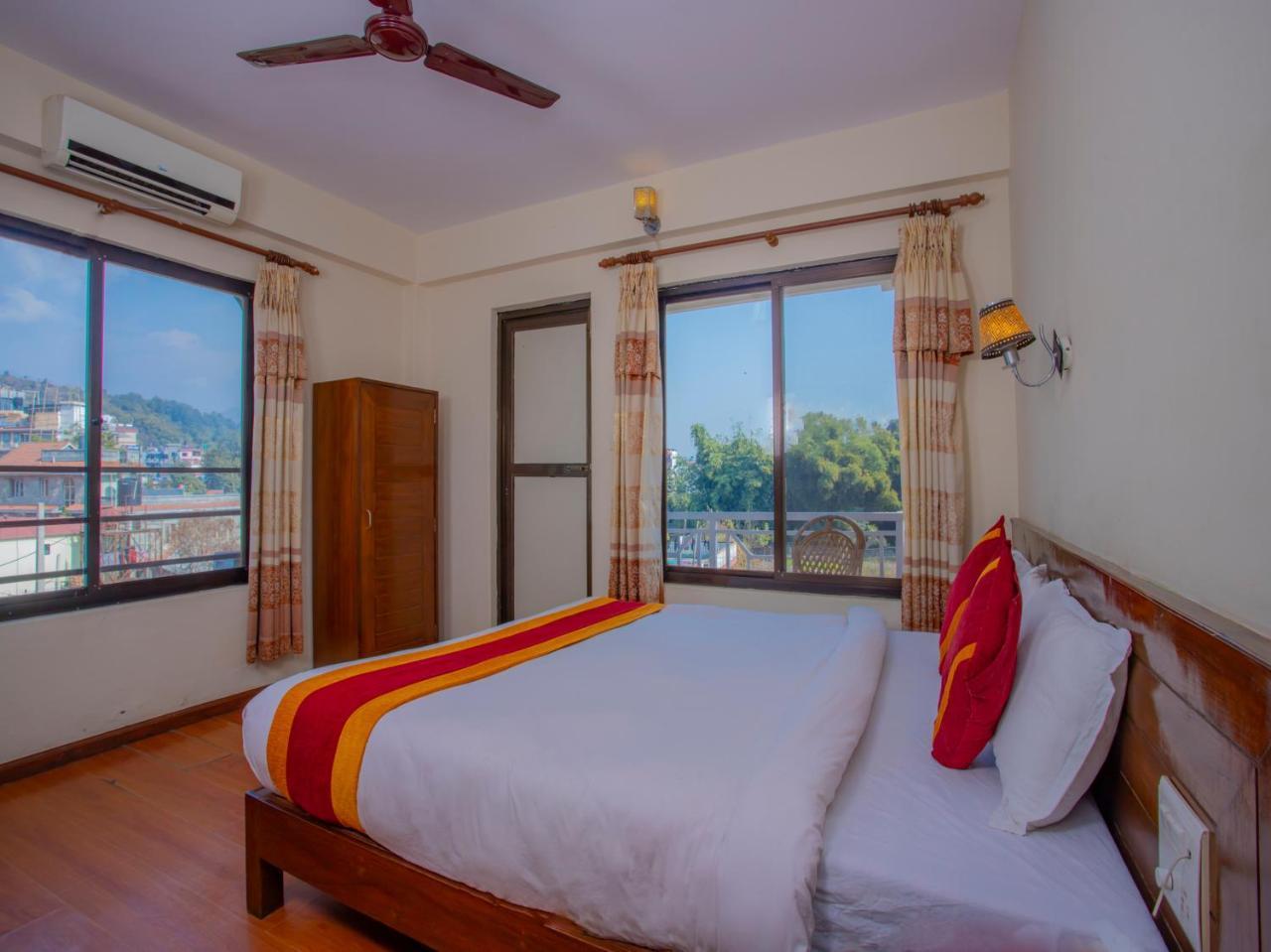 Hotel Garuda Inn Покхара Экстерьер фото