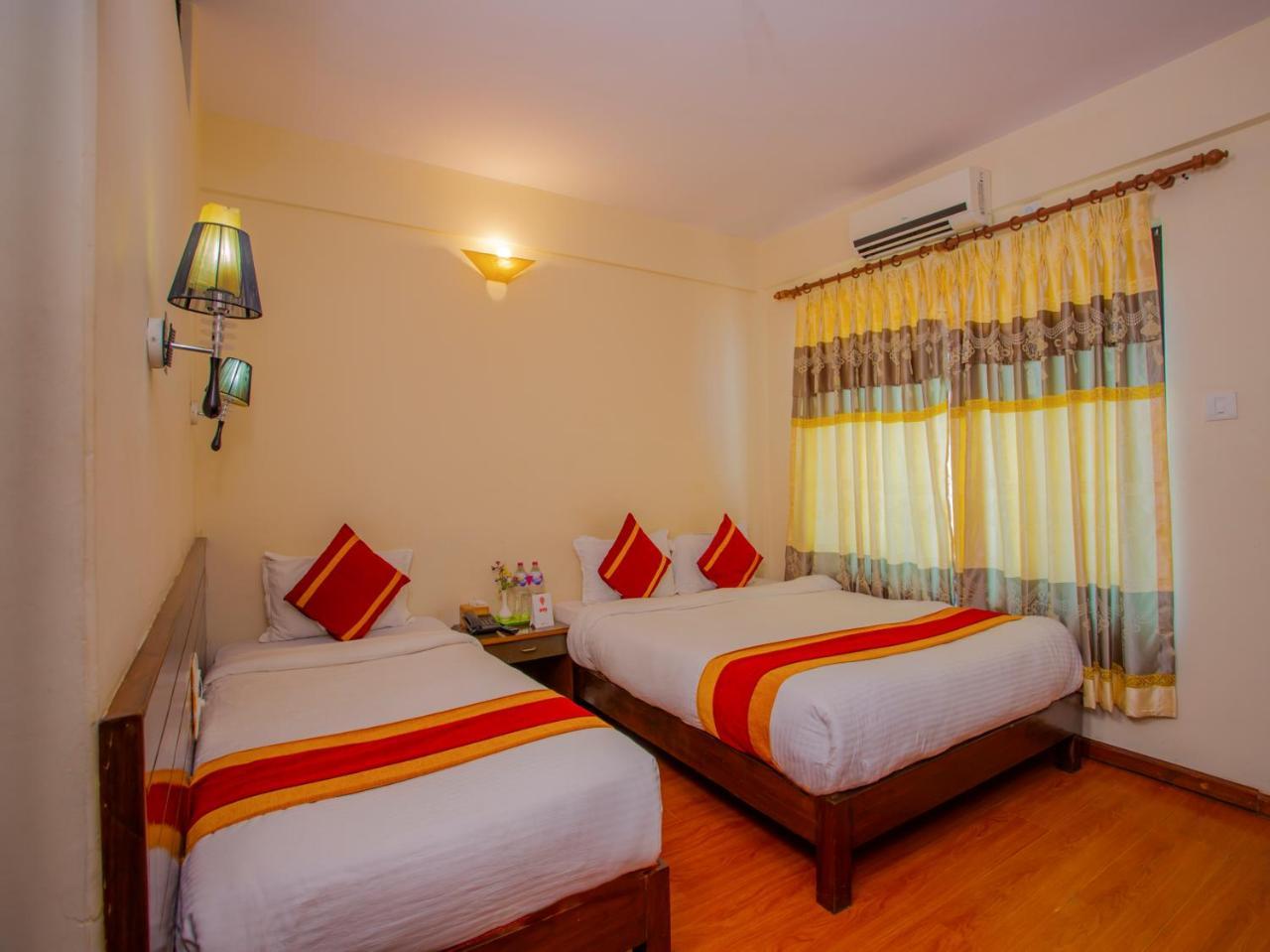 Hotel Garuda Inn Покхара Экстерьер фото